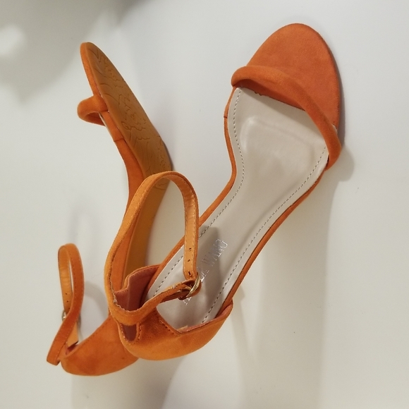 🚨SOLD🚨 Azalea Wang heels - Picture 1 of 3
